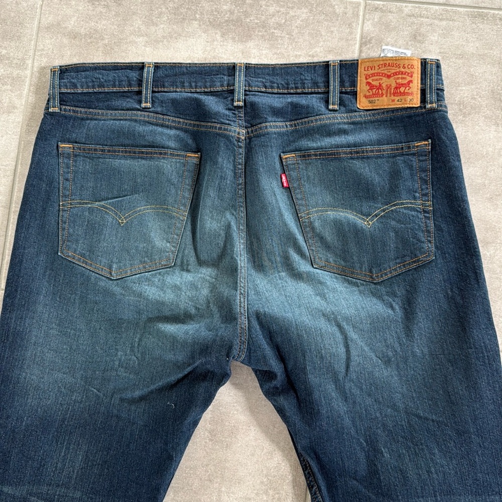 *LIKE NEW* Men's Levi's 502 Med/Dark Wash Straight Leg Jeans - 42 X 30